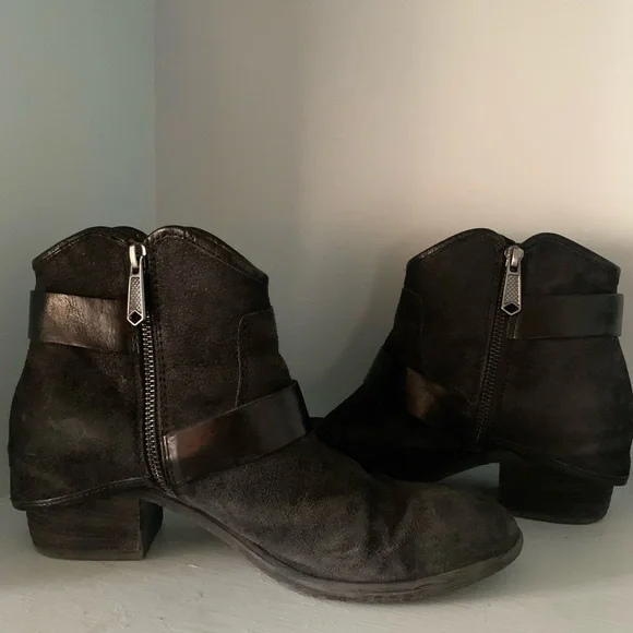 Donald Pliner Dalis Ankle Boot - Picture 7 of 8